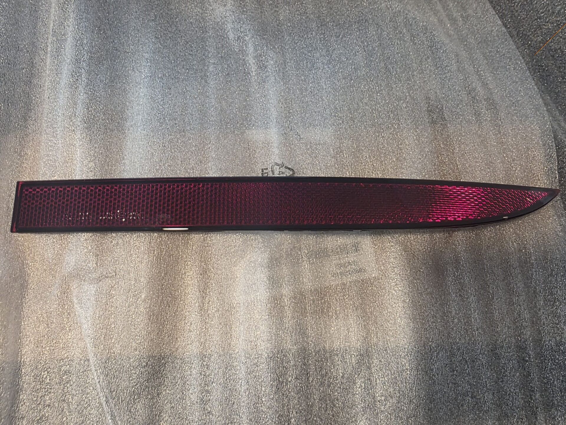 Porsche 9J1 PORSCHE TAYCAN SOL ARKA REFLEKTÖR TAYCAN