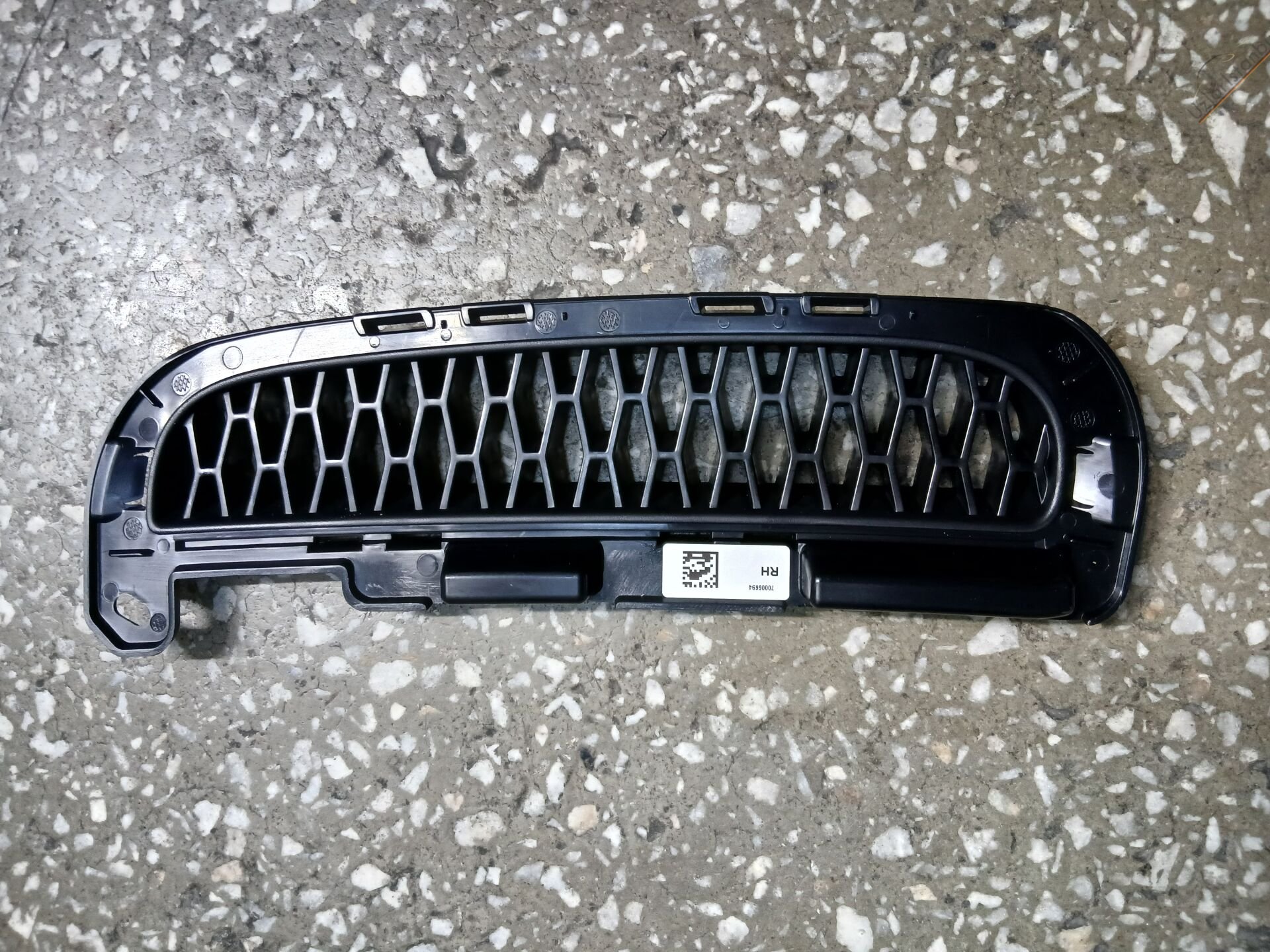 Land Rover DISCOVERY 5 ON TAMPON IZGARA KAPAK SAG/ACIK TIP/GRILLE MESH(NWD5)