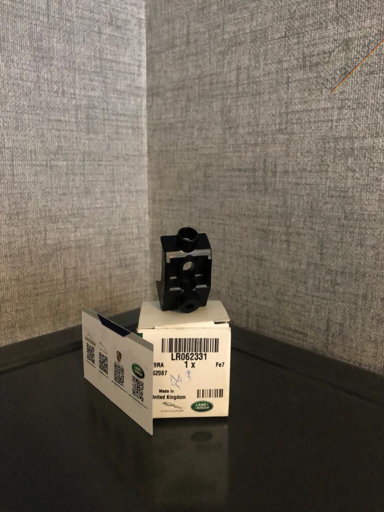 Land Rover DISCOVERY 5 RADYATOR BAGL BRAKETI UST 2.0/3.0 V6 D/3.0L V6/4.4L V8/54.0L V8(VOGUE/SPORT)
