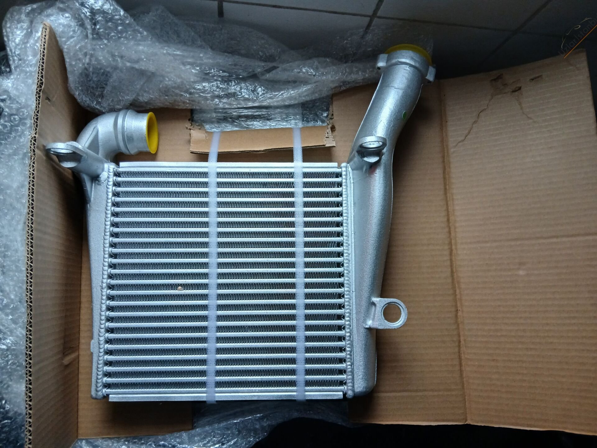 Porsche  İNTERCOOLER RADYATÖR / SOL (PANAMERA) 11-17