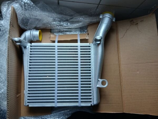 Porsche  İNTERCOOLER RADYATÖR / SOL (PANAMERA) 11-17