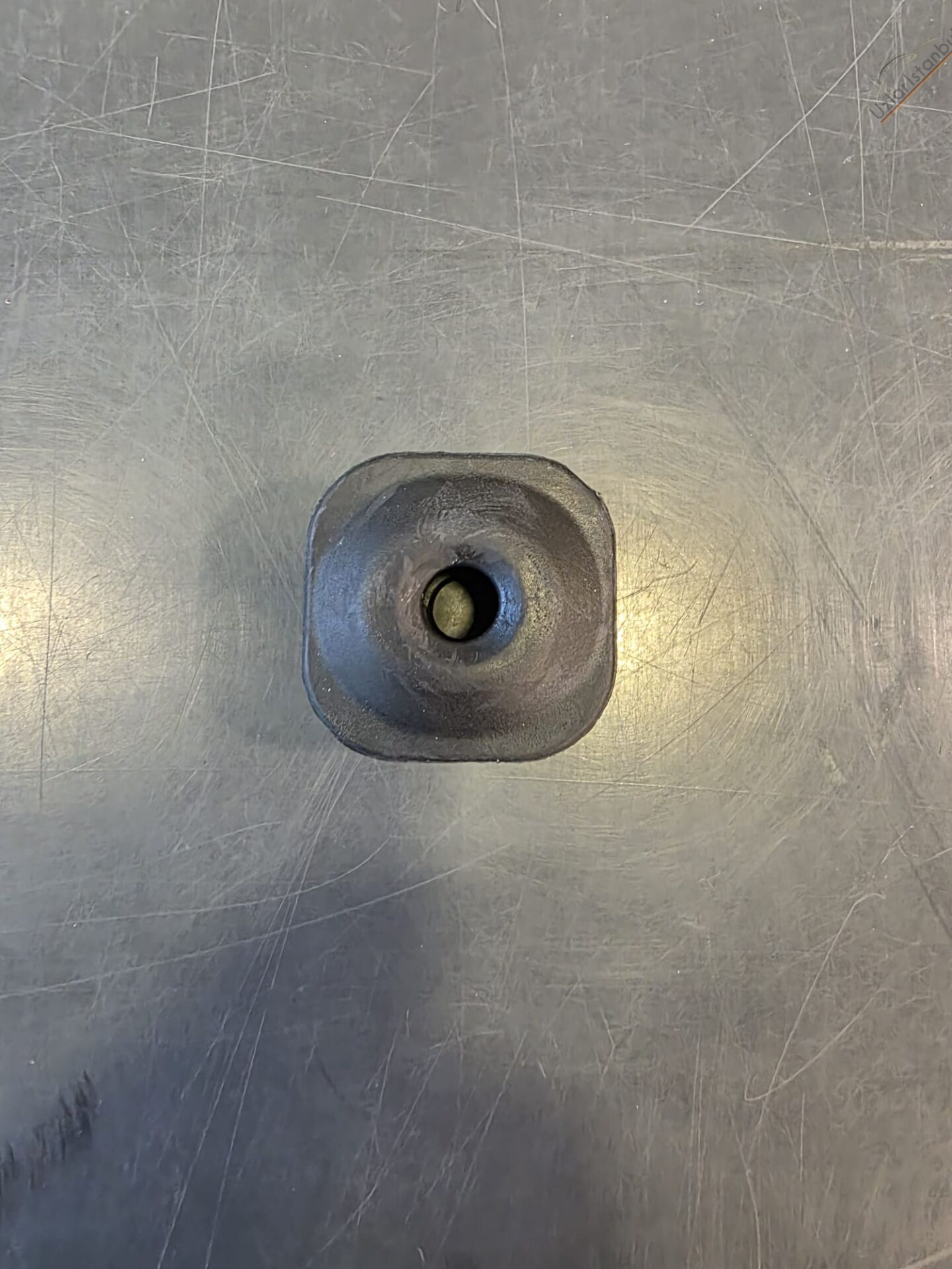 PORSCHE  RADYATÖR ÜST PİM TAKOZU