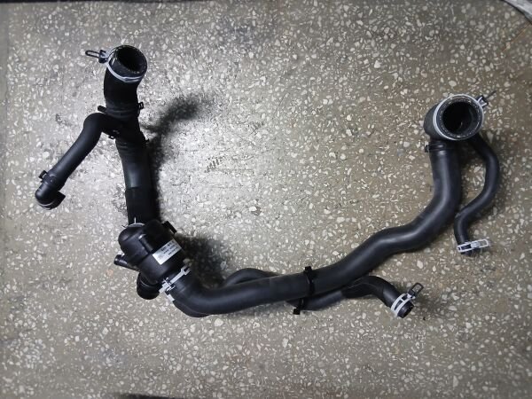 Land Rover DISCOVERY 4 RADYATOR UST HORTUM 3.0 V6/3.0L V6(SPORT/NWD4)